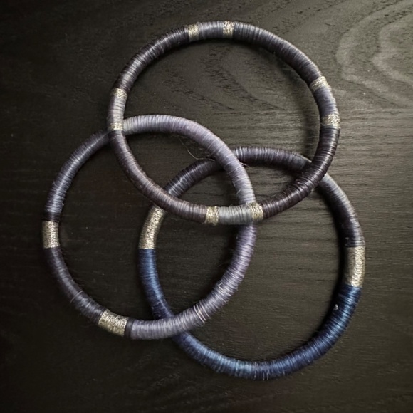 Handmade Flexible Bangle Bracelets from Rwanda - set of 3 blue/silver - Picture 3 of 15